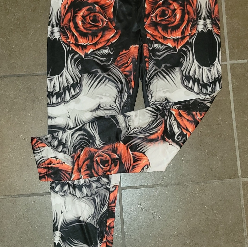 SKULL โ ๏ธ & ๐ฅ ROSES LEGGINGS <> SET OF 2 - Picture 13 of 16